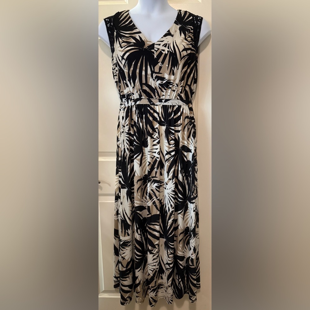 Lane Bryant Black and Cream Maxi Dress Size 14/16